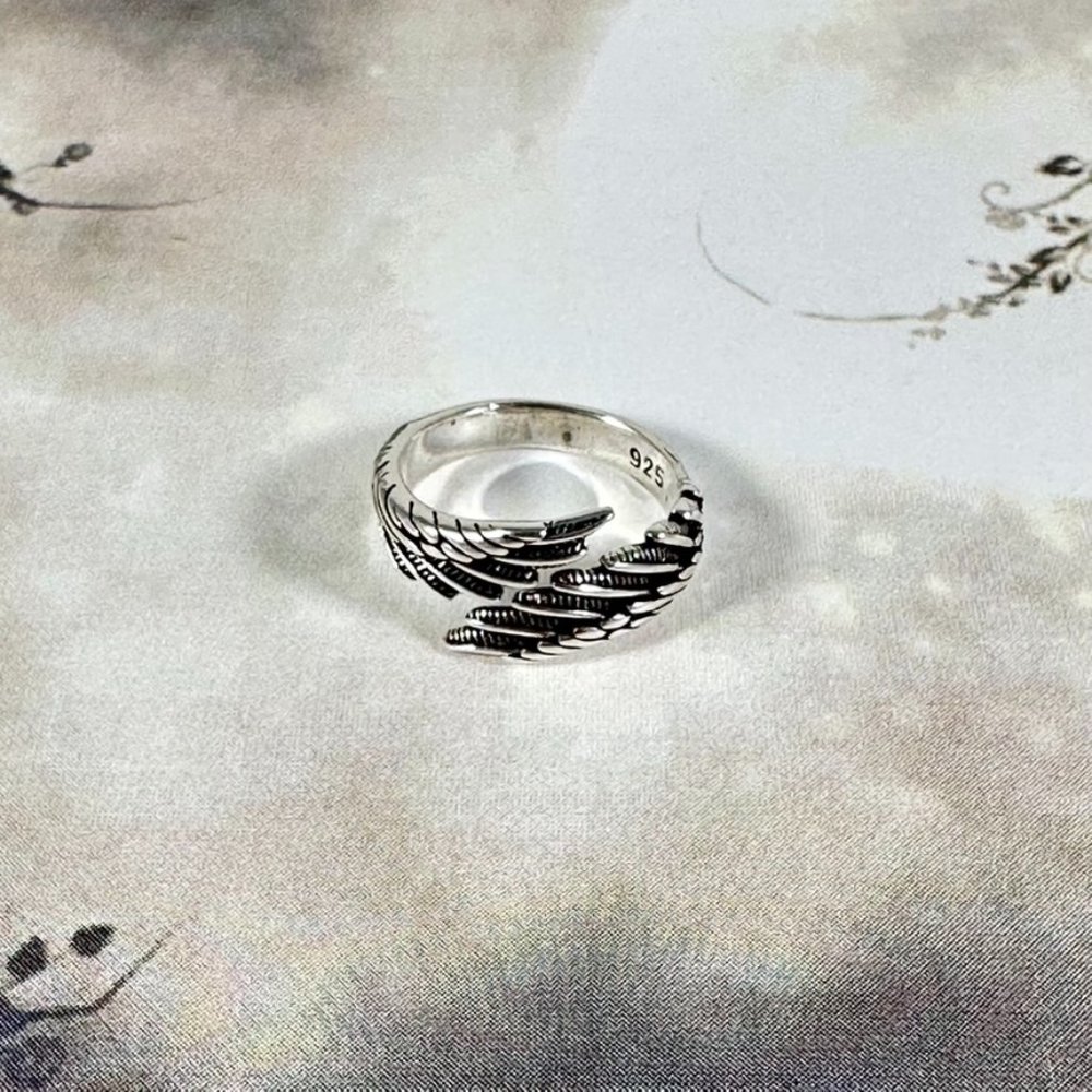 Pretty Little silver-tone wrap angel wing ring adjustable NEW